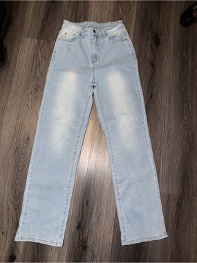 High-Rise Light Wash Women's Jeans - Classic Straight Leg